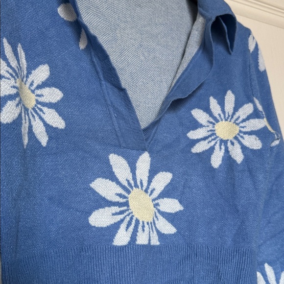 Blue Floral Women's Top - Picture 2 of 2